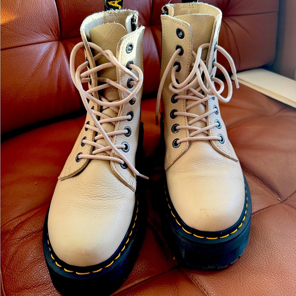 Jadon III Boot Pisa Leather Platforms M7/W8 Parchment Beige